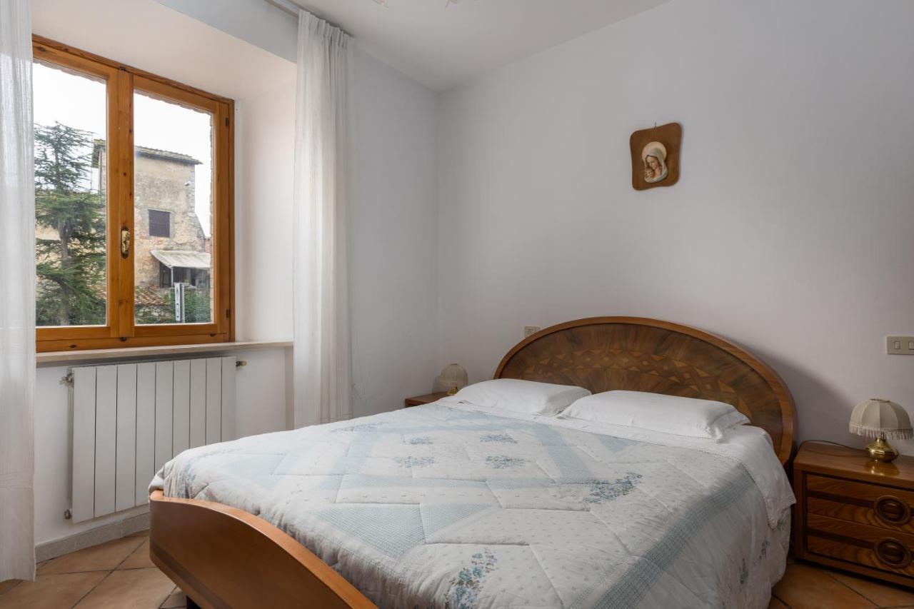 Enchanting Flat With Patio In Abbadia A Isola Monteriggioni Exterior foto