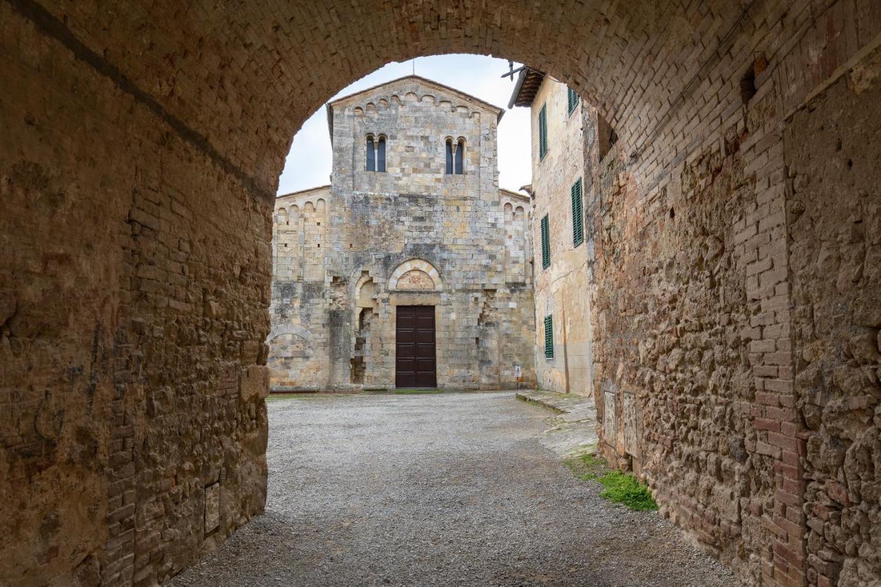 Enchanting Flat With Patio In Abbadia A Isola Monteriggioni Exterior foto