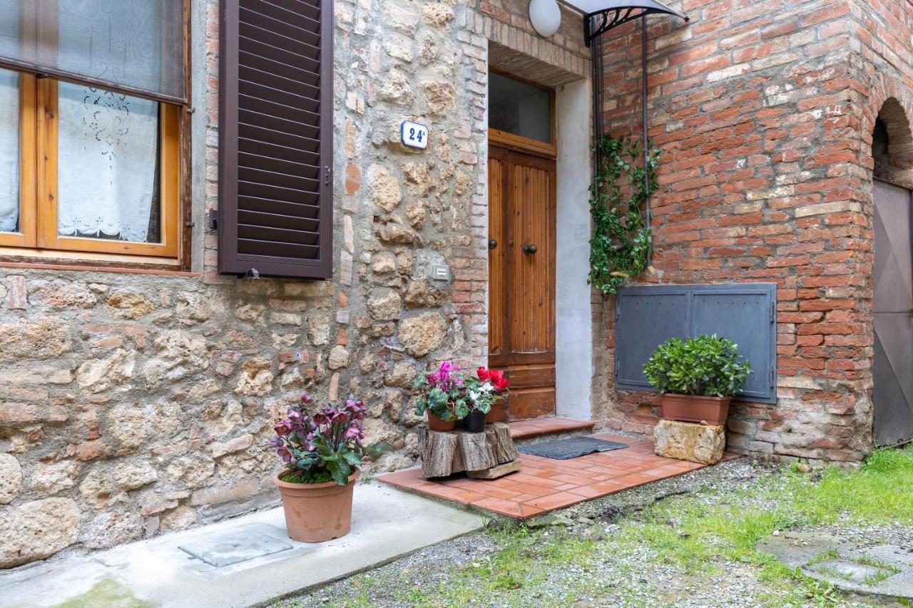 Enchanting Flat With Patio In Abbadia A Isola Monteriggioni Exterior foto