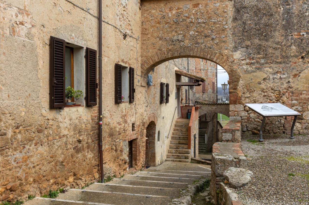 Enchanting Flat With Patio In Abbadia A Isola Monteriggioni Exterior foto